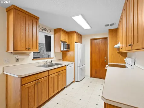 1007 NE 82nd Avenue Vancouver WA 98664