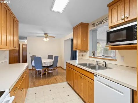 1007 NE 82nd Avenue Vancouver WA 98664