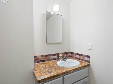 1007 NE 82nd Avenue Vancouver WA 98664