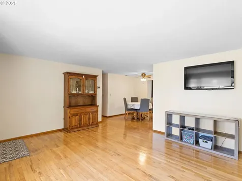 1007 NE 82nd Avenue Vancouver WA 98664