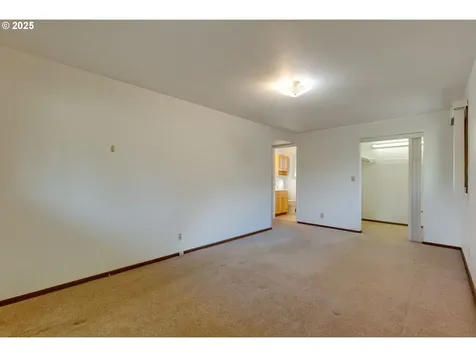 12639 NE Wasco Street Portland OR 97230