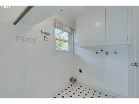12639 NE Wasco Street Portland OR 97230