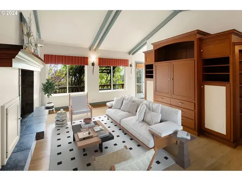 3710 Emerald Street Eugene OR 97405