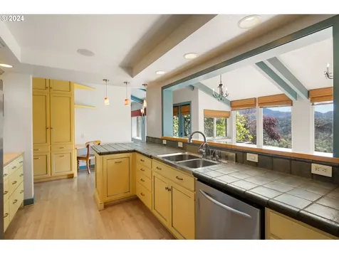 3710 Emerald Street Eugene OR 97405
