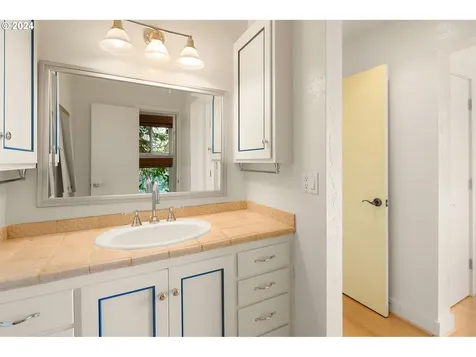3710 Emerald Street Eugene OR 97405