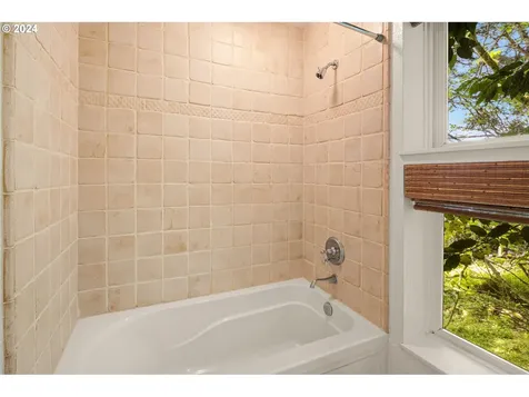 3710 Emerald Street Eugene OR 97405
