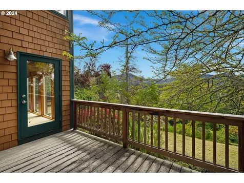 3710 Emerald Street Eugene OR 97405