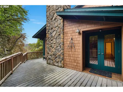 3710 Emerald Street Eugene OR 97405