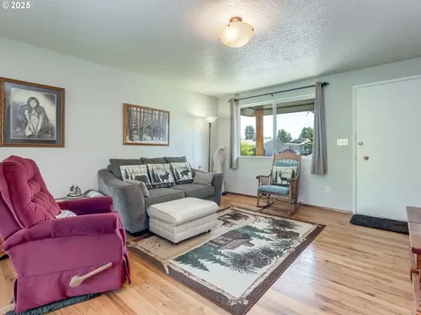1571 Sallal Court Woodburn OR 97071