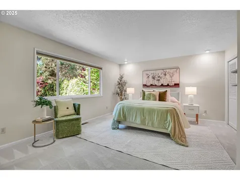 38 Churchill Downs Lake Oswego OR 97035