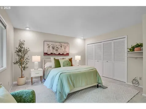38 Churchill Downs Lake Oswego OR 97035