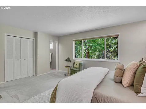 38 Churchill Downs Lake Oswego OR 97035
