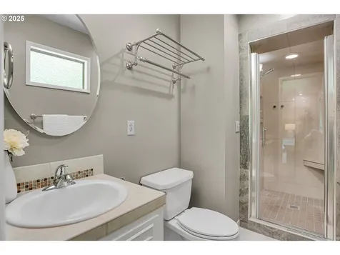 38 Churchill Downs Lake Oswego OR 97035