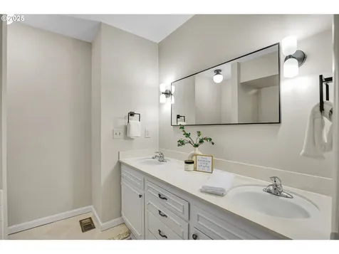 38 Churchill Downs Lake Oswego OR 97035