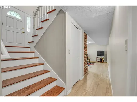 38 Churchill Downs Lake Oswego OR 97035