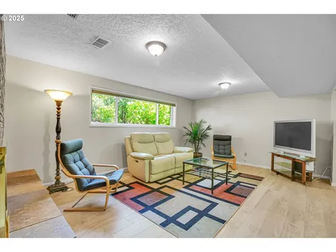 38 Churchill Downs Lake Oswego OR 97035