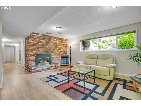 38 Churchill Downs Lake Oswego OR 97035