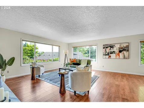 38 Churchill Downs Lake Oswego OR 97035