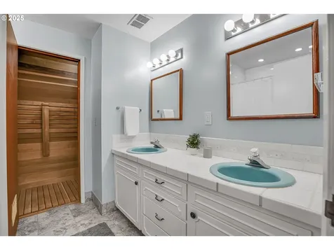 38 Churchill Downs Lake Oswego OR 97035