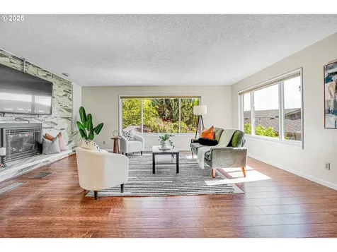38 Churchill Downs Lake Oswego OR 97035