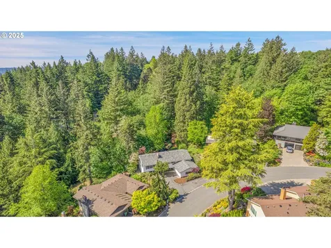 38 Churchill Downs Lake Oswego OR 97035