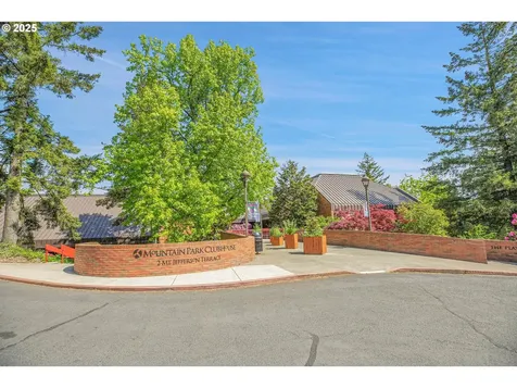 38 Churchill Downs Lake Oswego OR 97035