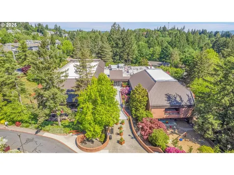 38 Churchill Downs Lake Oswego OR 97035
