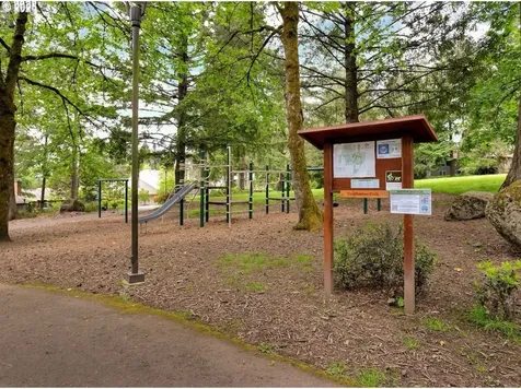 38 Churchill Downs Lake Oswego OR 97035