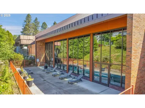 38 Churchill Downs Lake Oswego OR 97035