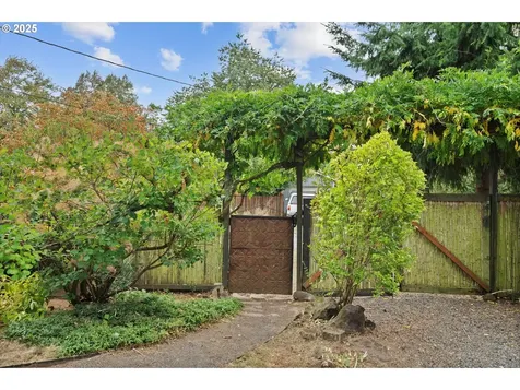 9306 N Ivanhoe Street Portland OR 97203