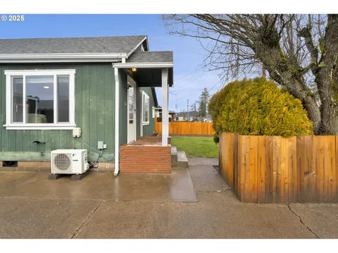 741 S 8th Street Cottage Grove OR 97424