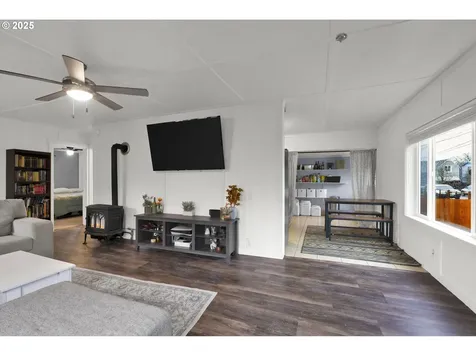 741 S 8th Street Cottage Grove OR 97424