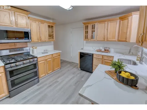10525 SW 63rd Drive Portland OR 97219