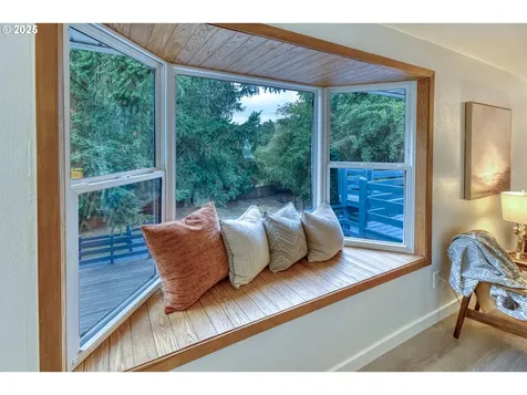 10525 SW 63rd Drive Portland OR 97219
