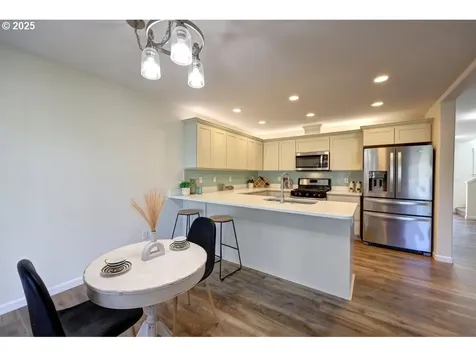 27 NW 6th Place Warrenton OR 97146