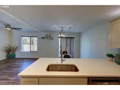 27 NW 6th Place Warrenton OR 97146