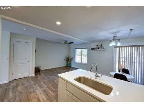 27 NW 6th Place Warrenton OR 97146