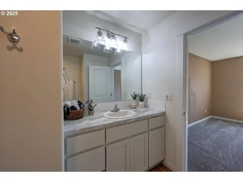 27 NW 6th Place Warrenton OR 97146