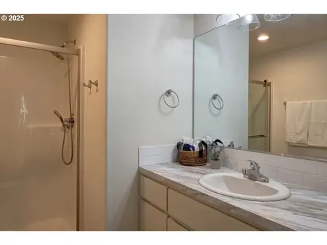 27 NW 6th Place Warrenton OR 97146