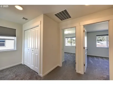 27 NW 6th Place Warrenton OR 97146
