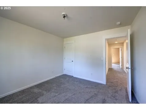 27 NW 6th Place Warrenton OR 97146