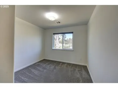 27 NW 6th Place Warrenton OR 97146