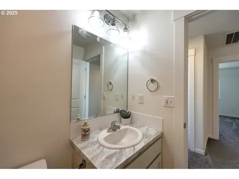 27 NW 6th Place Warrenton OR 97146