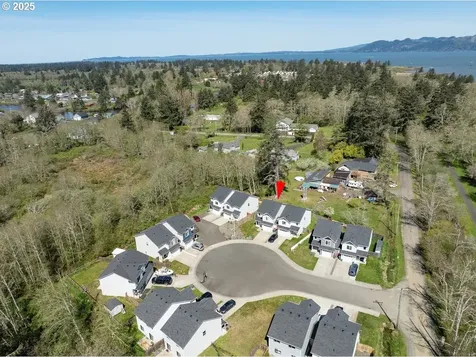 27 NW 6th Place Warrenton OR 97146