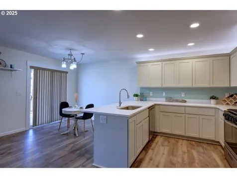 27 NW 6th Place Warrenton OR 97146