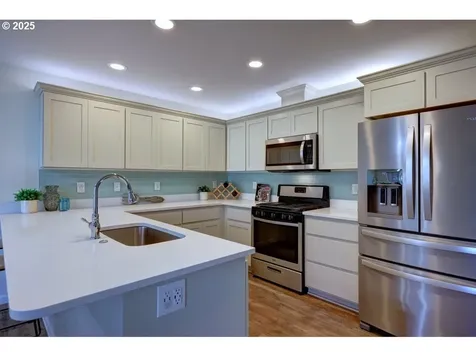 27 NW 6th Place Warrenton OR 97146