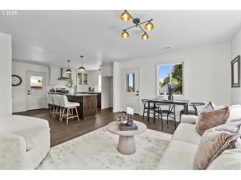 1251 SW Oregon Avenue Dallas OR 97338