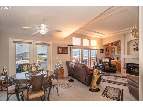 110 Morning Crest Court Roseburg OR 97471