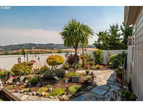 110 Morning Crest Court Roseburg OR 97471