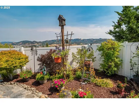 110 Morning Crest Court Roseburg OR 97471